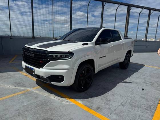 RAM RAMPAGE 2.0 HURRICANE 4 TURBO GASOLINA R/T 4X4 AUTOMÁTICO